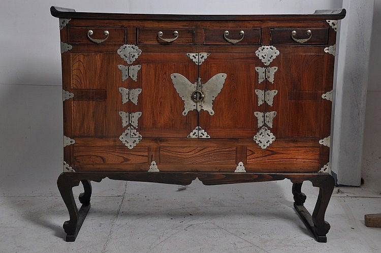 A Chinese hardwood 20th century altar cabinet /