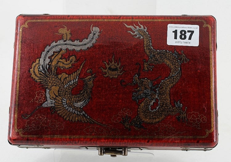 A Chinese lacquered trinket box - lid de