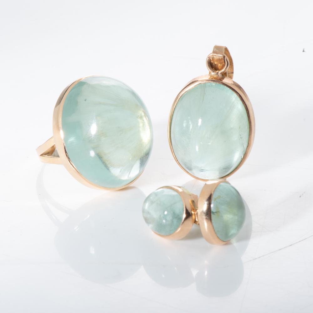 A SUITE OF 18CT GEMSTONE JEWELLERY