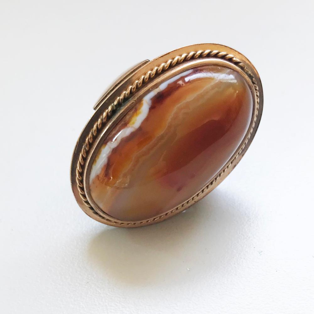 A 9CT DRESS RING