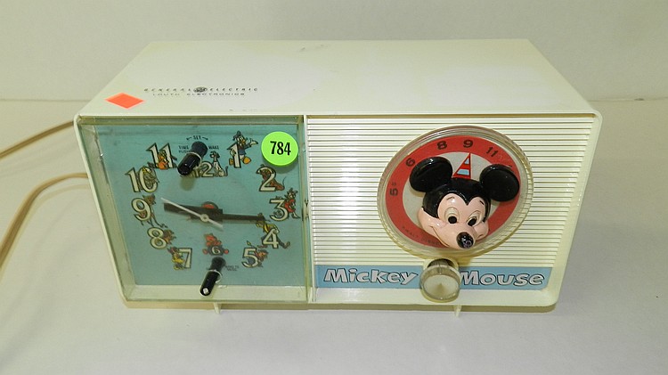 Child's vintage Mickey Mouse clock radio