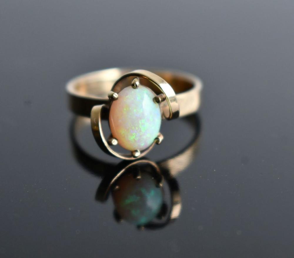 9ct gold and opal ring with oval cabochon white opal