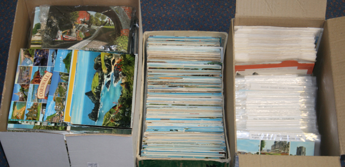 A LARGE COLLECTION OF APPROXIMATELY 1000 POSTCARDS