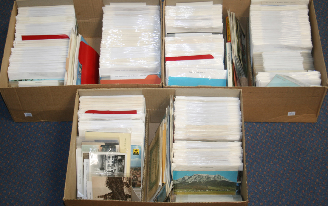 A LARGE COLLECTION OF APPROXIMATELY 2000 POSTCARDS
