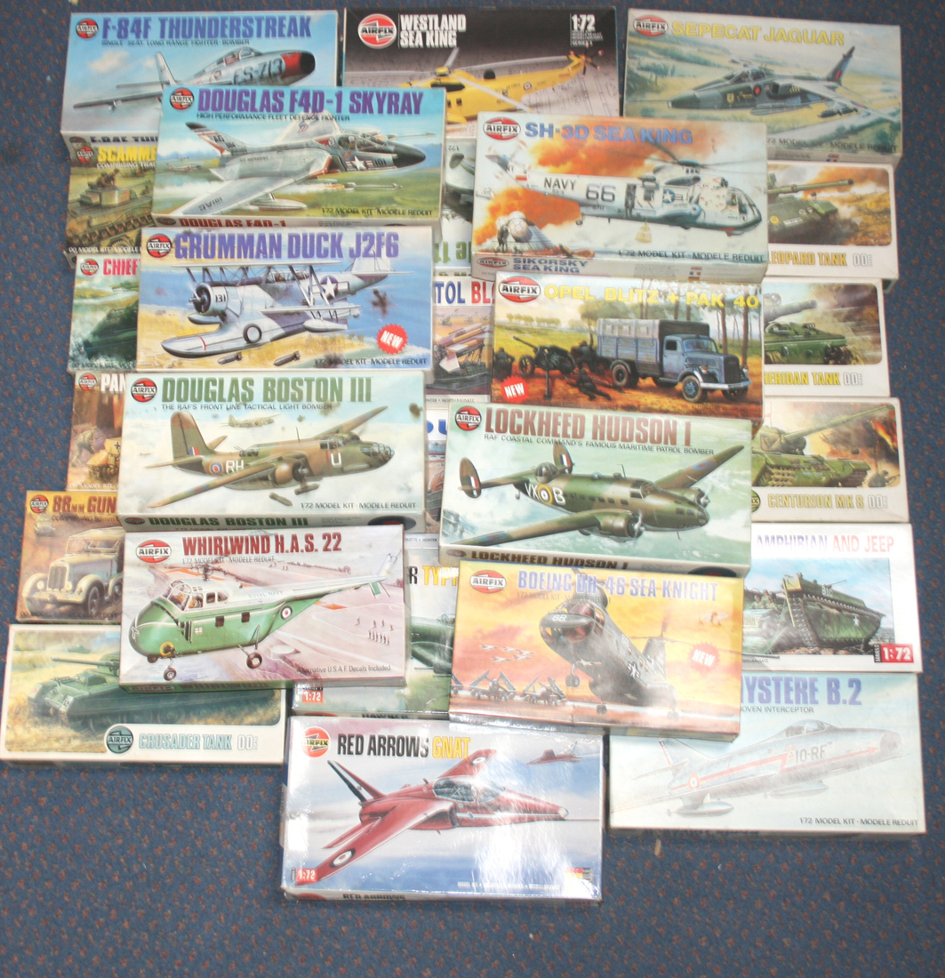 A COLLECTION OF AIRFIX PLASTIC MILITARY MODEL KITS