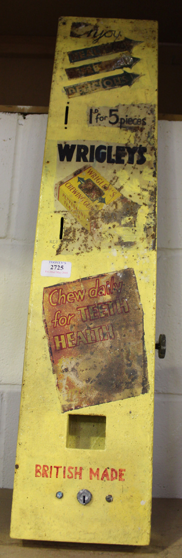 A WRIGLEY'S CHEWING GUM WALL MOUNTED DISPENSER