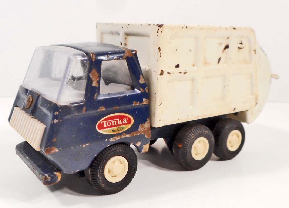 Vintage tonka pressed steel dump truck toy