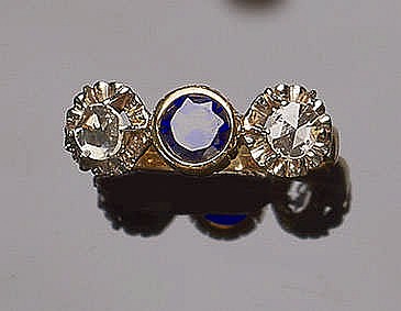 A VINTAGE SAPPHIRE AND DIAMOND RING