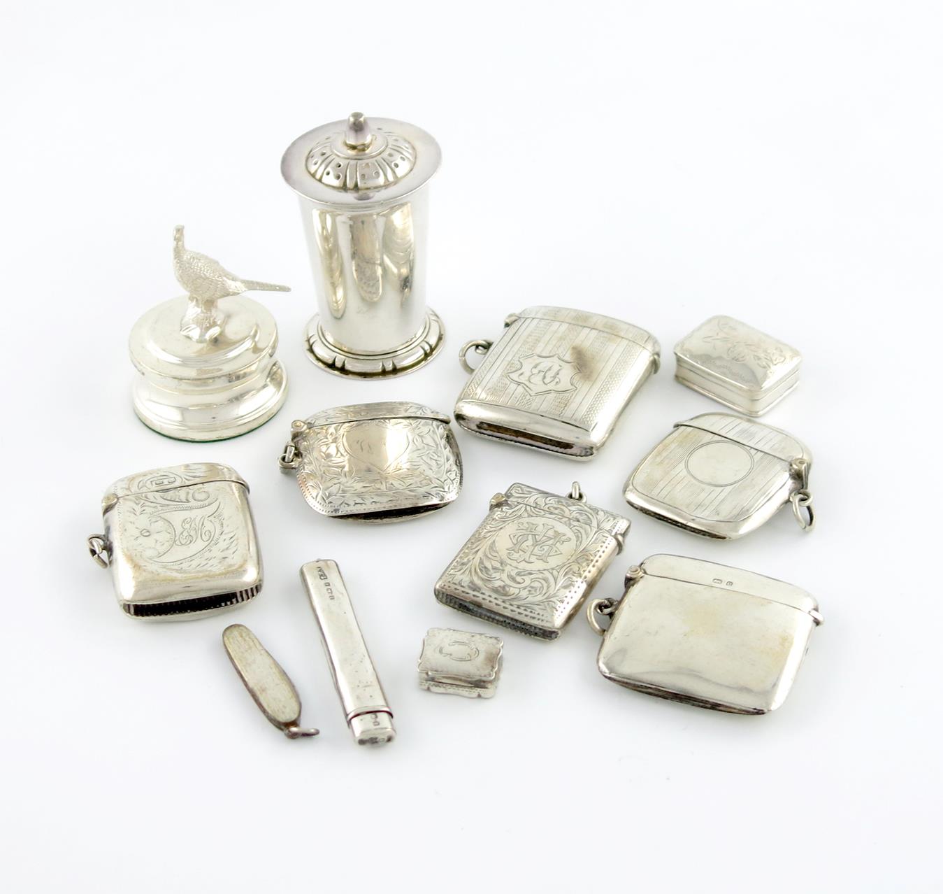 A mixed lot of silver items