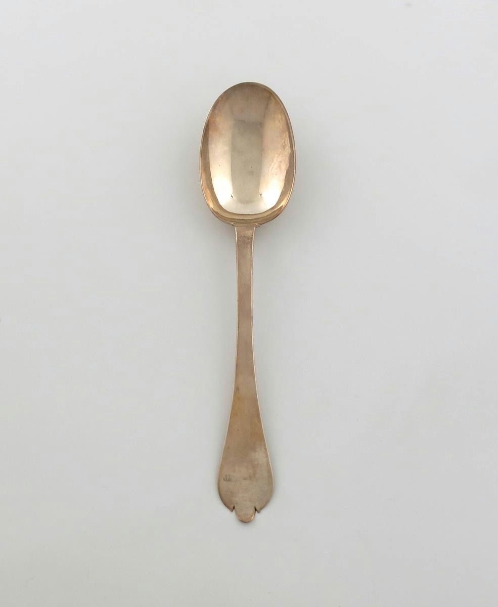 A late 17th / early 18th century silver Trefid spoon