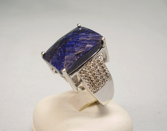 SAFIRRING SILVER 12 ct. SCHACKBRÄDE SKUREN…
