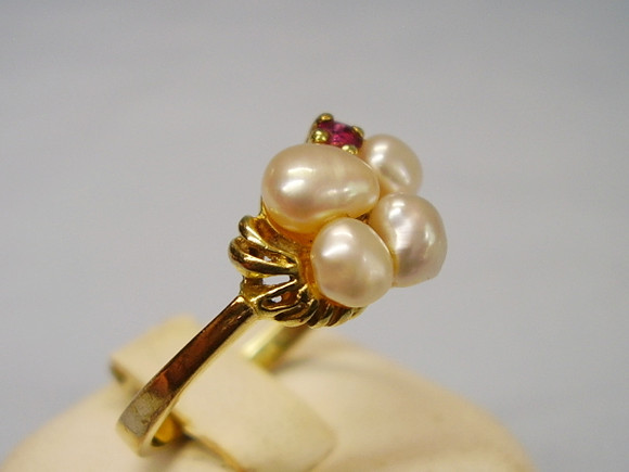 gult guld 8 karat RUBY RING med äkta odlad…