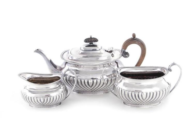Victorian sterling tea service (3pcs)