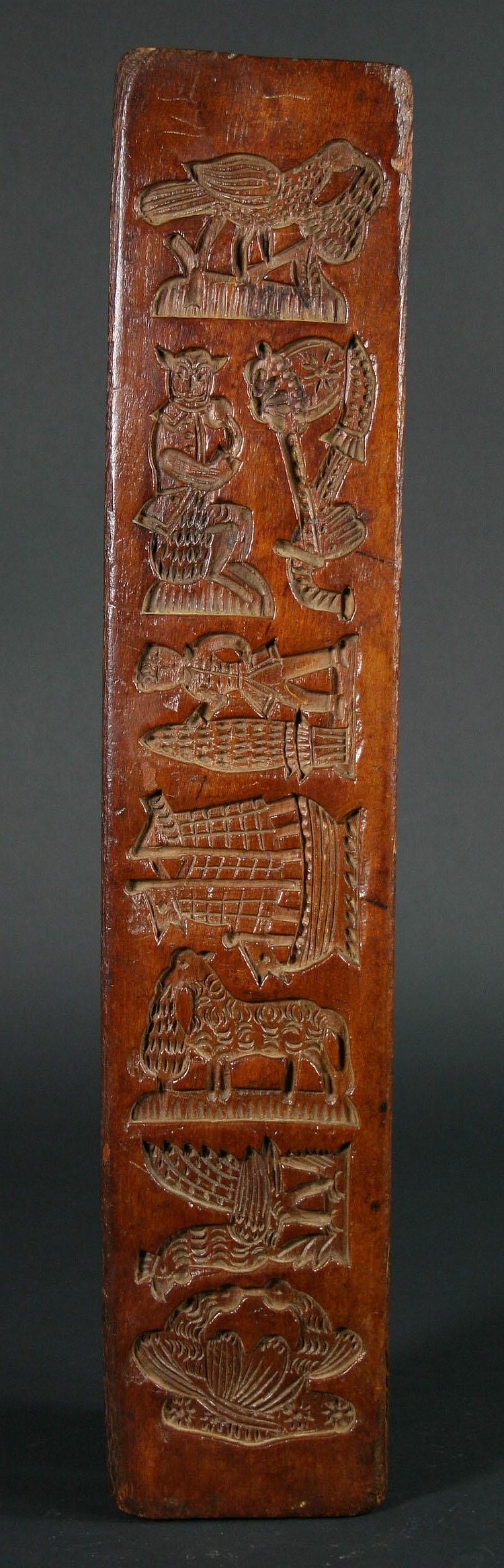 A 19th Century Treen Gingerbread Mould, measuring