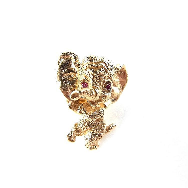 Ruser 14 ct yellow gold elephant brooch. Set with ruby eyes. Height 20 mm.