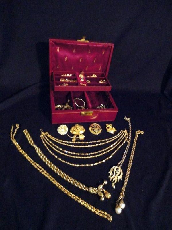Mele jewerly box filled with jewelry