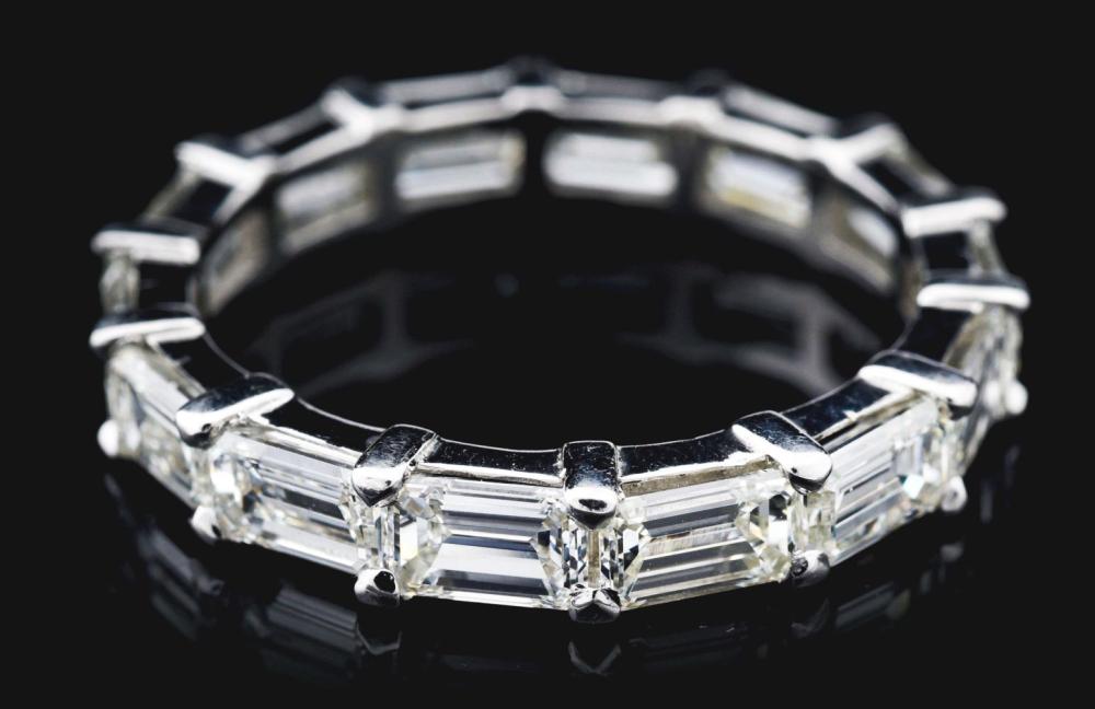 LADIES' PLATINUM & DIAMOND 4.25CT ETERNITY BAND.