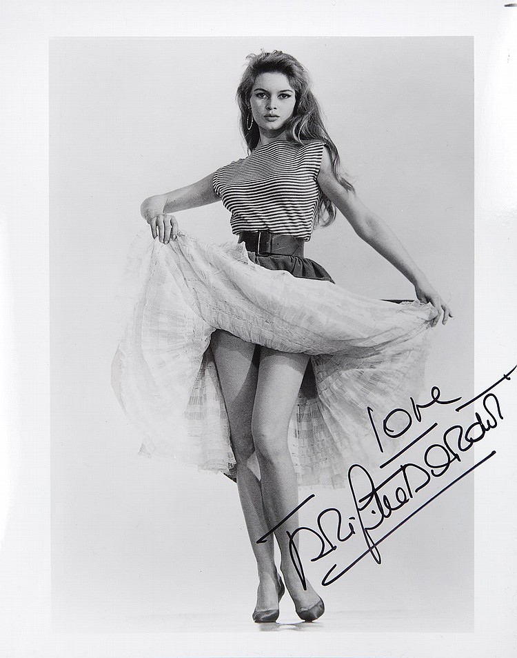 BRIGITTE BARDOT SIGNED PHOTOGRAPH
