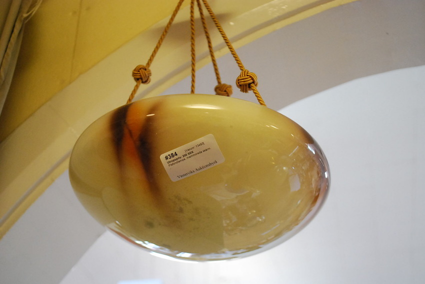 Plafondlampa, mammoreda skärm.