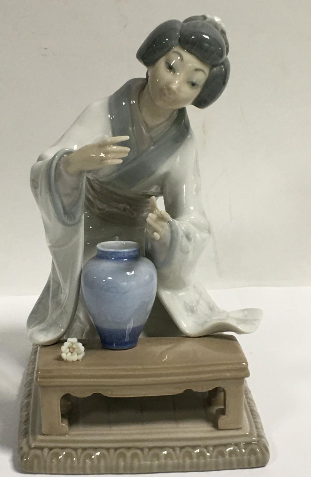 Lladro Hand Made Porcelain Figurine