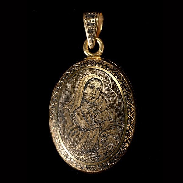 18k yellow gold locket pendant.