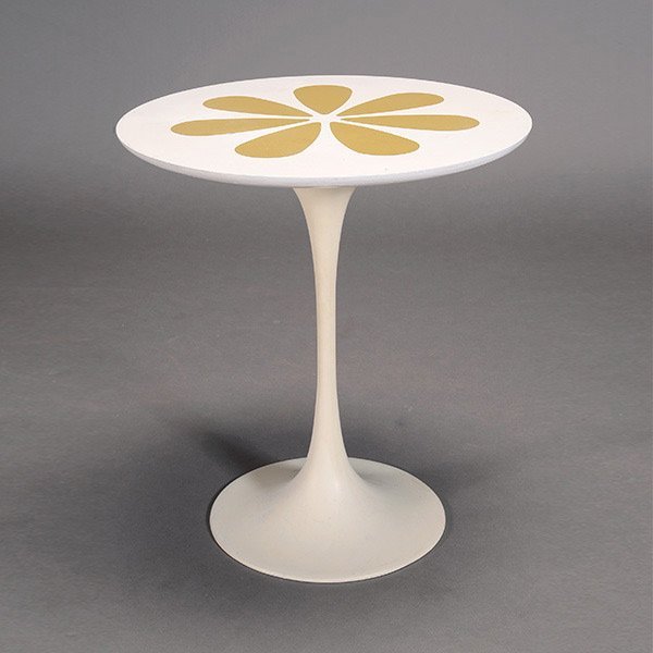 Knoll Saarinen Tulip Side Table.