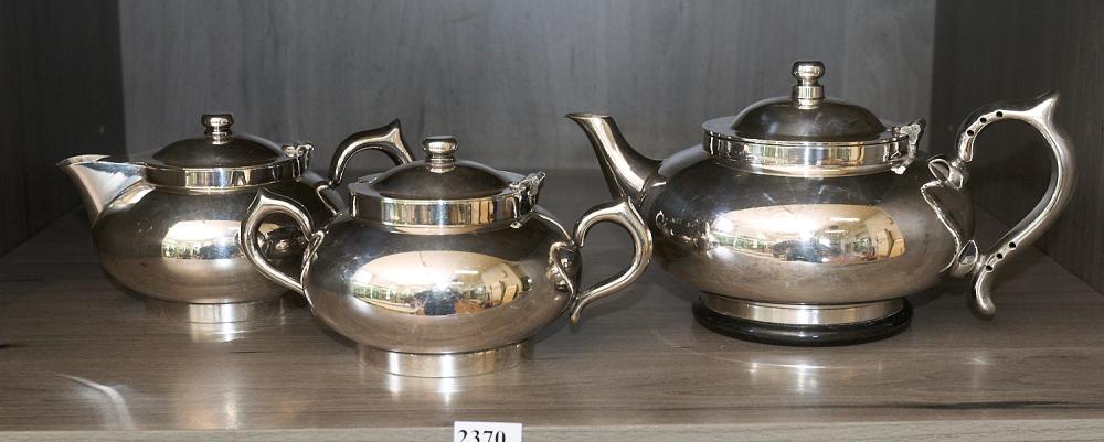 A CHALLENGE ROBUR TEA SET WITH STRAINER AND HEAT GUARD