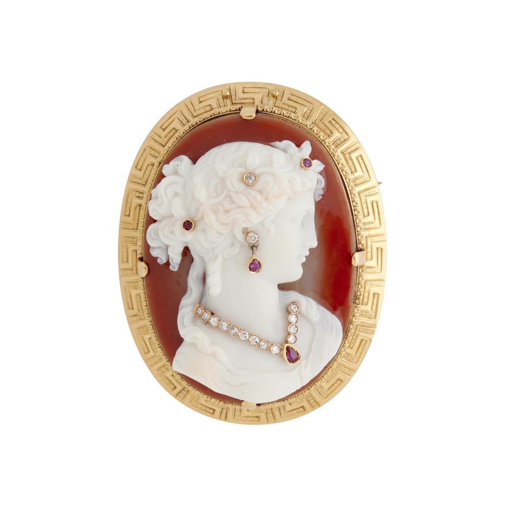 18CT GOLD AND GEM-SET CAMEO BROOCH/PENDANT