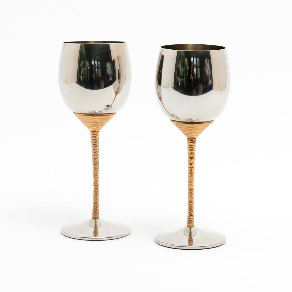 A PAIR OF MID-CENTURY WINE GOBLETS BY STUART DEVLIN