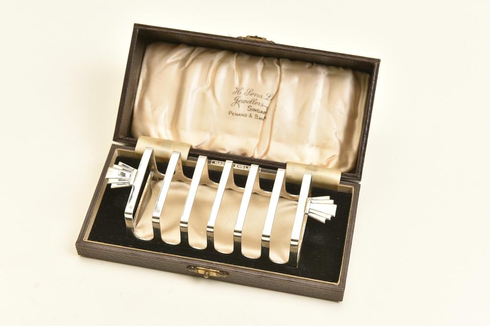 A STERLING SILVER TOAST RACK