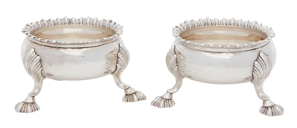 A PAIR OF GEORGE III SILVER CAULDRON SALTS