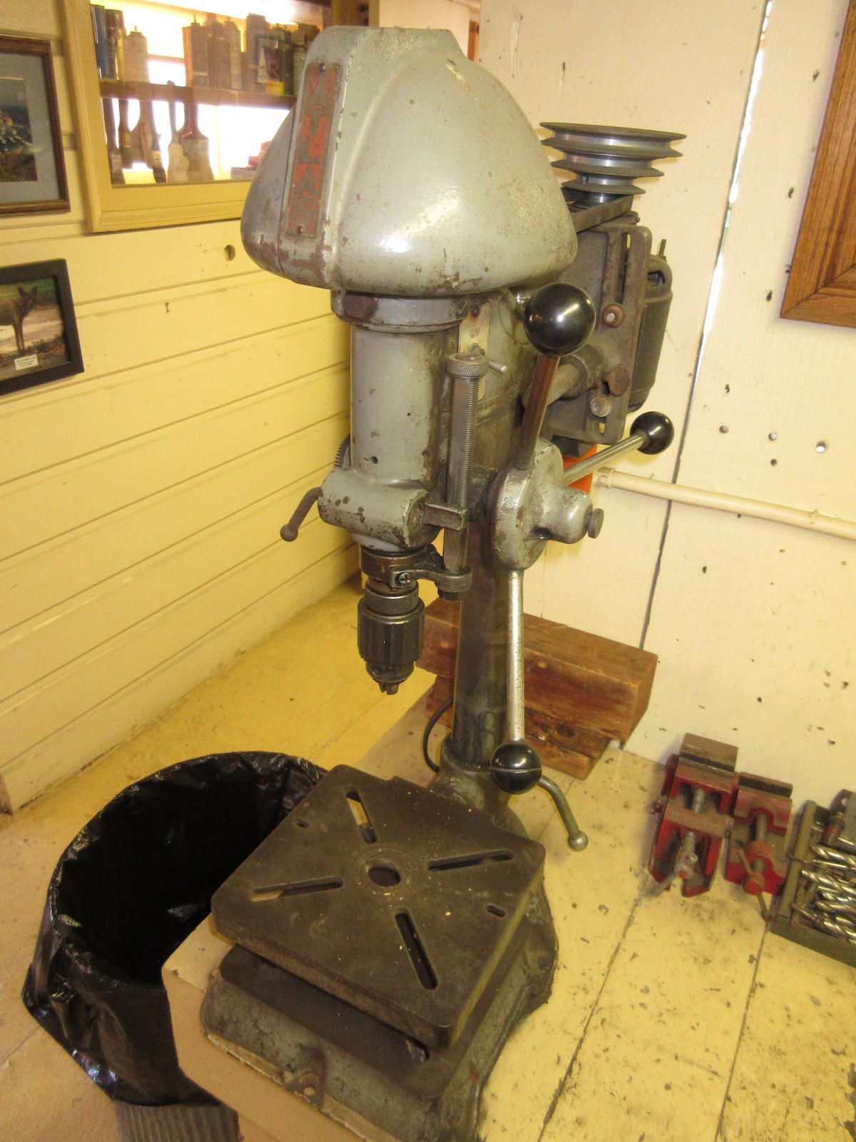 Assorted power tools,