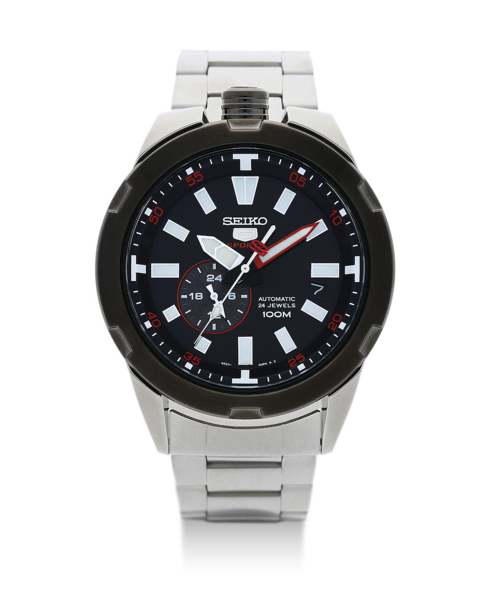 Seiko. A Titanium Automatic Calendar Bracelet Watch