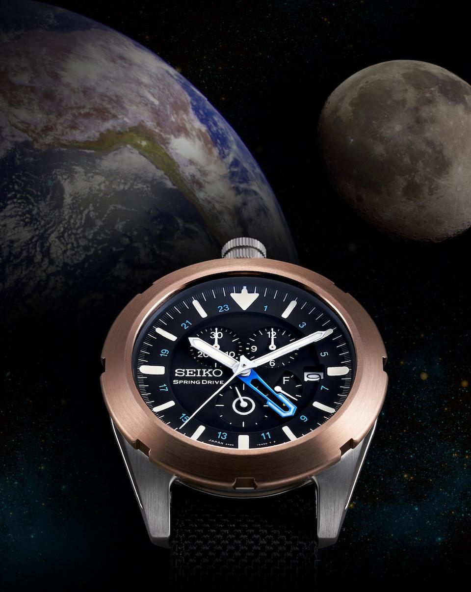 Seiko. A Titanium Automatic Diver's Calendar Chronograph Bracelet Watch