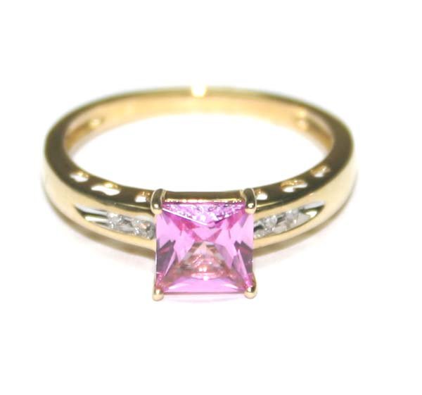 5037: 0.70 CT DIAMOND & PINK TOPAZ 10K GOLD RING .
