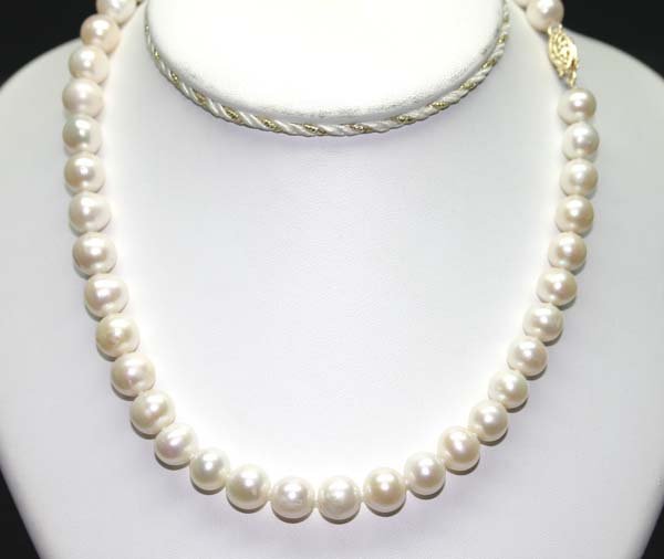 5655: 16'' INCHS  9-10 MM  FRESH WATER PEARL NECKLACE .