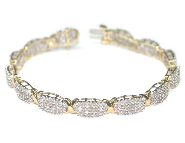 5685: 4.30 CT DIAMOND 13 GR 10kt GOLD BRACELET.