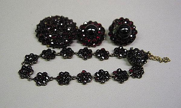 A group of Bohemian garnet set jewellery,