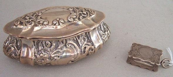 A silver shaped oval hinge lidded trinket box,