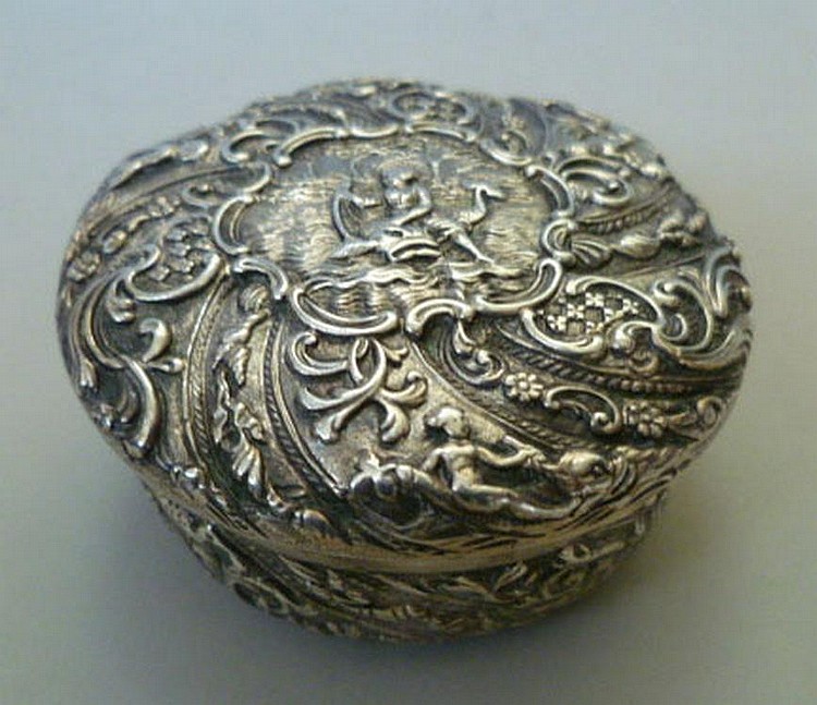 A Dutch silver circular hinge lidded trinket box,