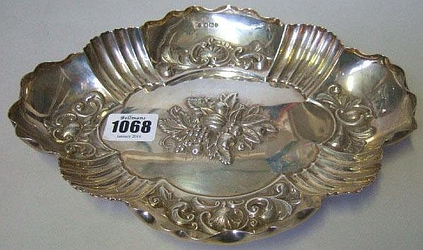 A Victorian silver shaped oval sweetmeat dish,