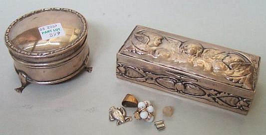 A silver rectangular hinge lidded trinket box,