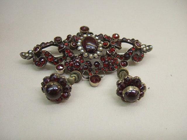 A Bohemian garnet, carbuncle garnet and seed pearl