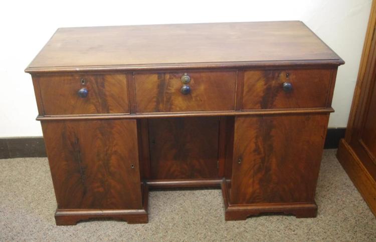 George III flame mahogany kneehole desk with internal drawers