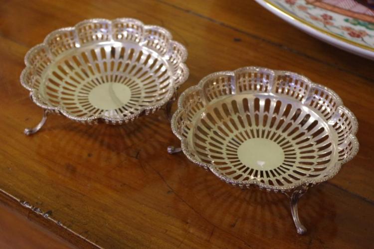 Pair of Mappin & Webb silver bon bon dishes hallmarked Birmingham 1913