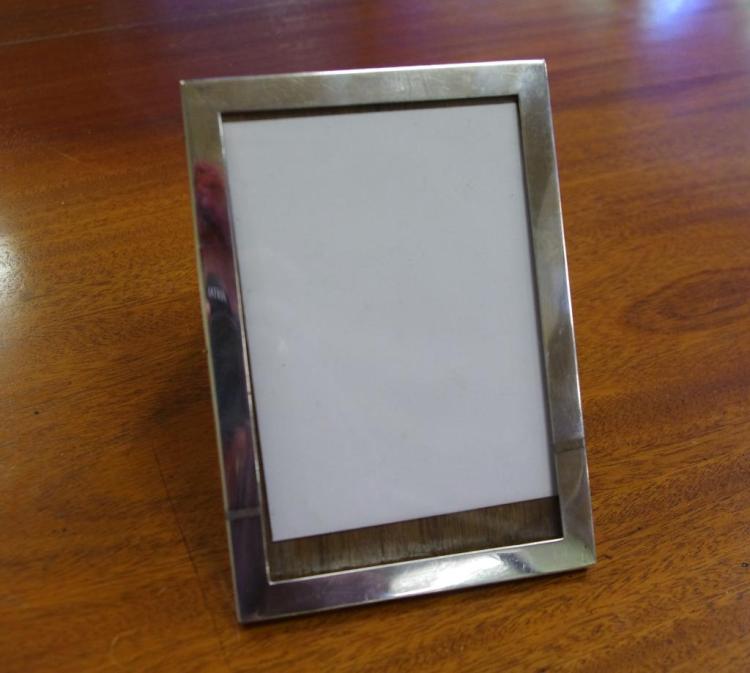 Sterling silver photo frame hallmarked Chester 1908, 15.5 x 11 cm a/f