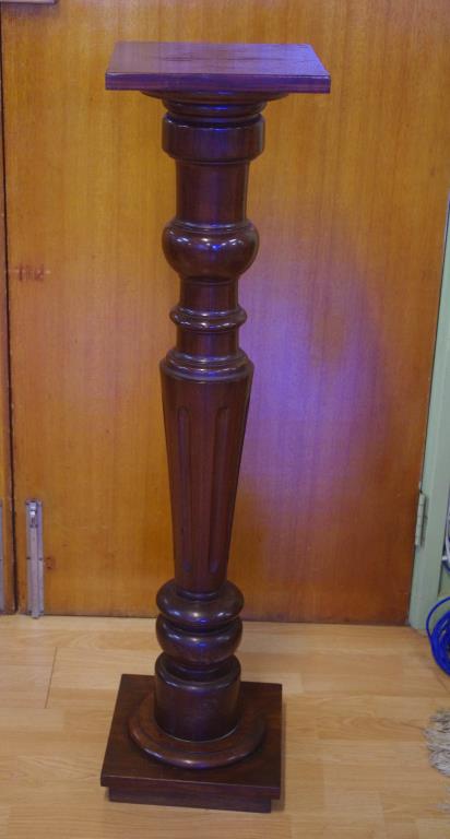 Pedestal display stand 28cm x 28cm , 113cm high