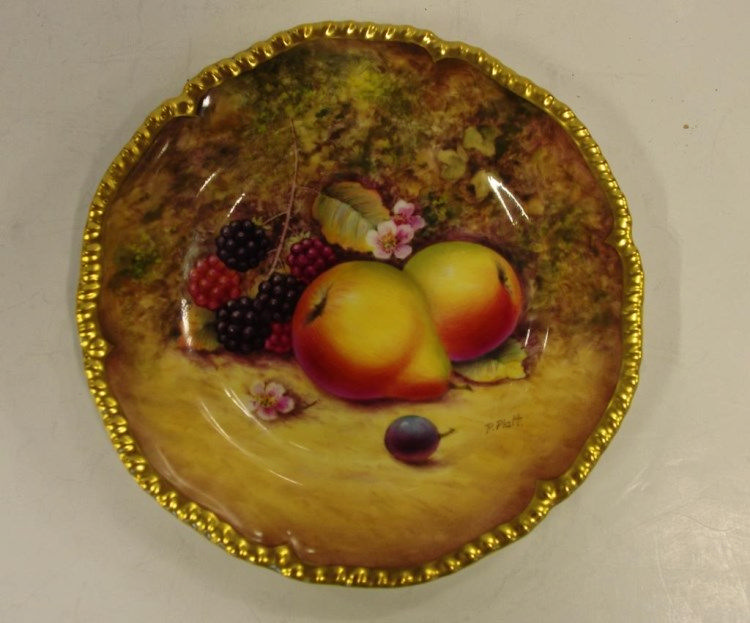 Royal Worcester hand painted fruit plate signed P. Platt, 15cm diameter