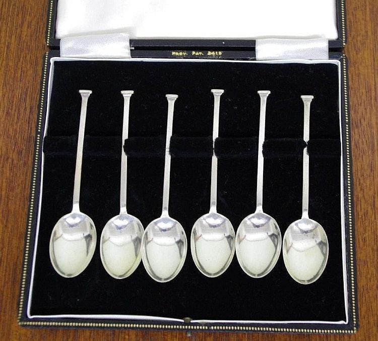 Boxed set of 6 sterling silver coffee spoons