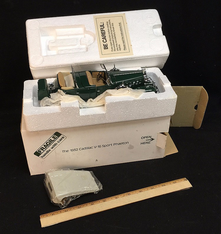 Danbury Mint 1932 Cadillac, Collectible Diecast Car
